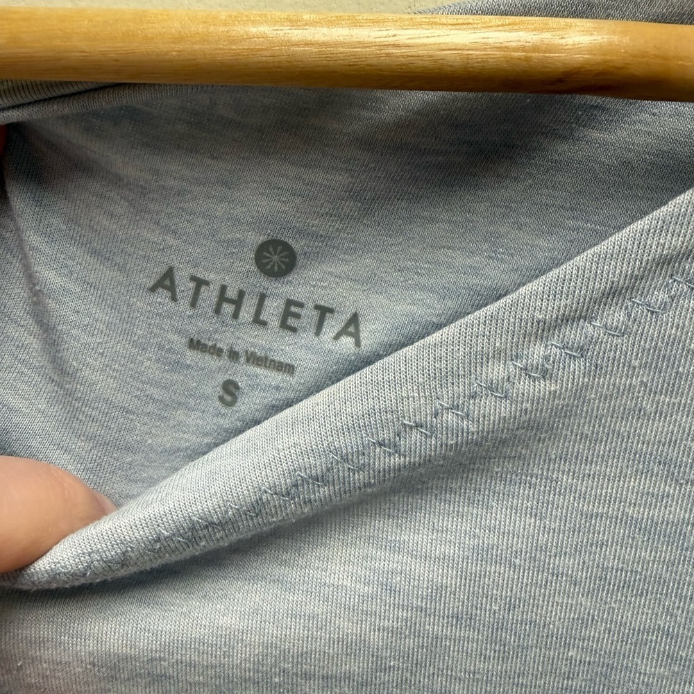 Athleta Light Blue Jacquard Flexlight Long Sleeve Train Top Size Small - Picture 5 of 5
